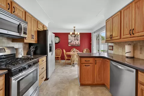 Kitchen - 4929 Martha Dr, Jackson, MI 49201 photo 5 of 9