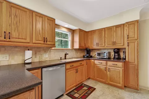 Kitchen - 4929 Martha Dr, Jackson, MI 49201 photo 2 of 9
