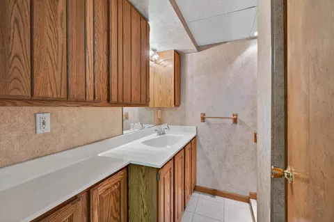 Bath - 4929 Martha Dr, Jackson, MI 49201 photo 3 of 3