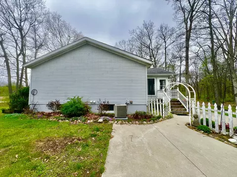 Exterior - 8056 Sawdey Rd, Jerome, MI 49249 photo 5 of 13
