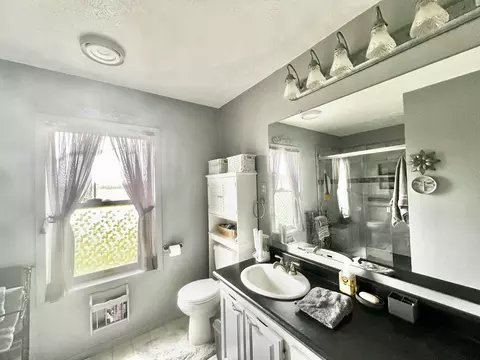 Bath - 8056 Sawdey Rd, Jerome, MI 49249 photo 4 of 6