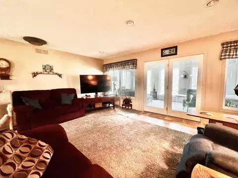 Living - 8056 Sawdey Rd, Jerome, MI 49249 photo 8 of 10