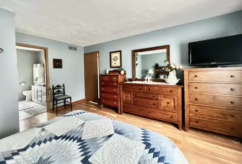 Bedroom - 8056 Sawdey Rd, Jerome, MI 49249 photo 9 of 10