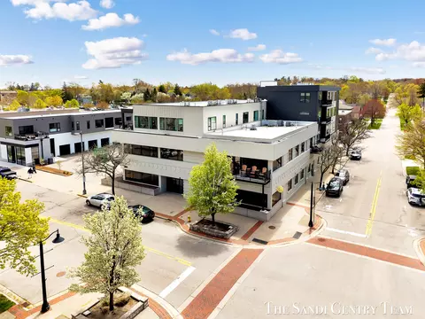 300 Washington Ave #3, Grand Haven, MI 49417