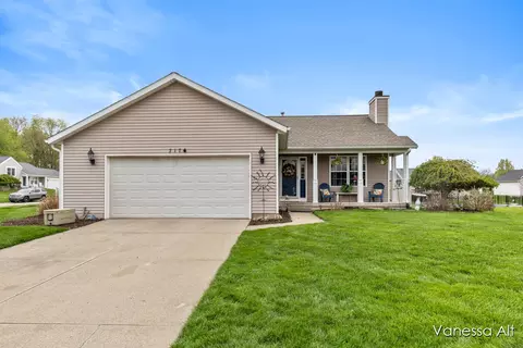 7170 Quintara Dr NE, Comstock Park, MI 49321