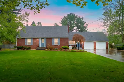 9883 Almena Dr, Kalamazoo, MI 49009