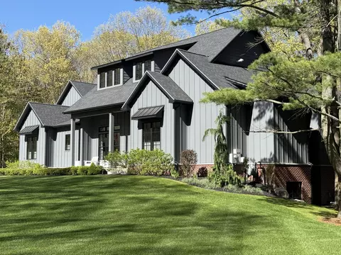 3341 Gaslight Ln, Saugatuck, MI 49453