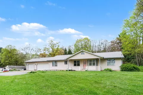 170 4th St, Plainwell, MI 49080