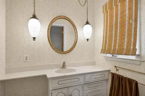 Bath - 400 Outer Ct, Tecumseh, MI 49286 photo 3 of 4