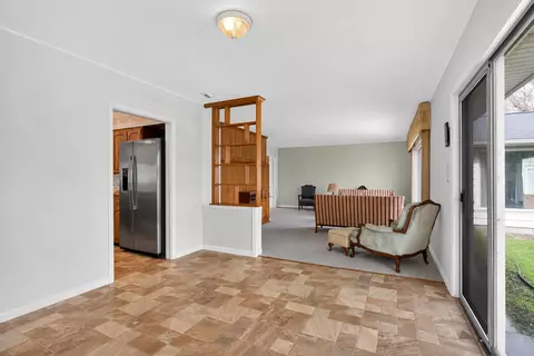 Living - 400 Outer Ct, Tecumseh, MI 49286 photo 9 of 13