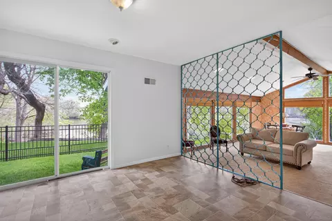 Living - 400 Outer Ct, Tecumseh, MI 49286 photo 11 of 13
