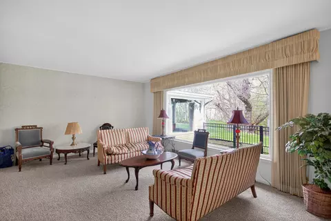 Living - 400 Outer Ct, Tecumseh, MI 49286 photo 5 of 13