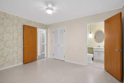 Bedroom - 400 Outer Ct, Tecumseh, MI 49286 photo 4 of 7