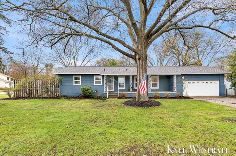 230 California Ave, Muskegon, MI 49445