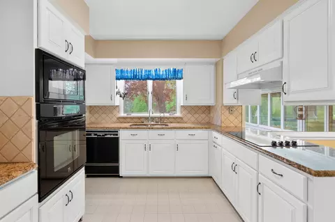 Kitchen - 10320 Douglas Ave, Plainwell, MI 49080 photo 3 of 6