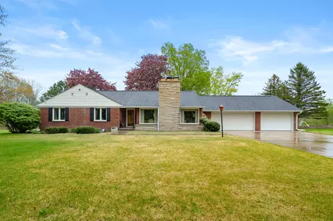 10320 Douglas Ave, Plainwell, MI 49080