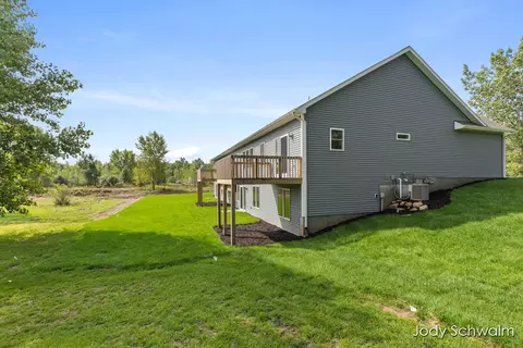 Exterior - 754 Noble Dr, Belding, MI 48809 photo 5 of 6