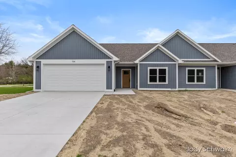 754 Noble Dr, Belding, MI 48809