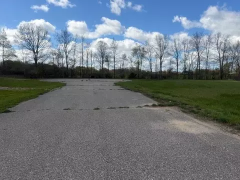 272 E Dutch Mill St, Grant, MI 49327 photo 3