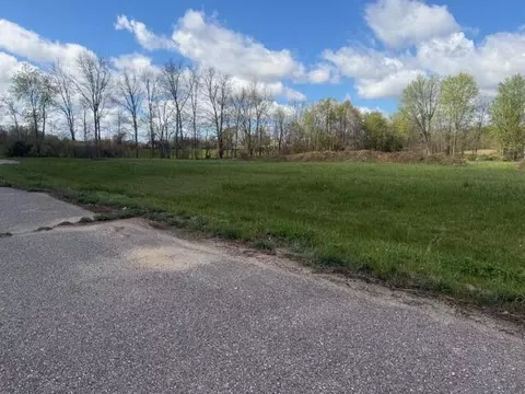 272 E Dutch Mill St, Grant, MI 49327 photo 2