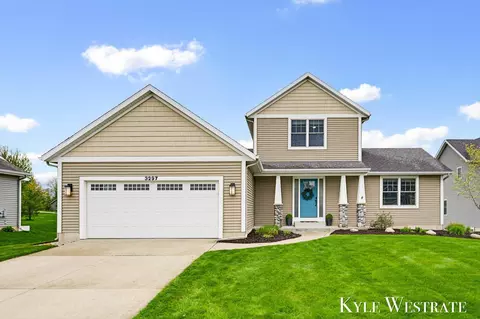 3297 Dogwood Ln, Zeeland, MI 49464