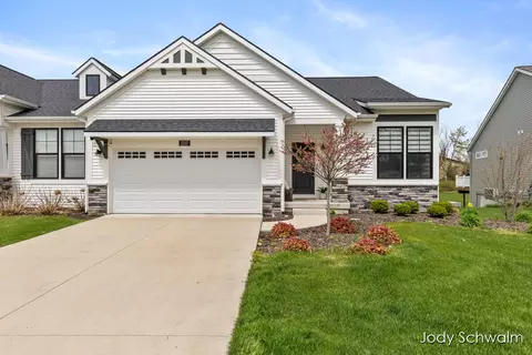 2117 Flowering Dr, Hudsonville, MI 49426