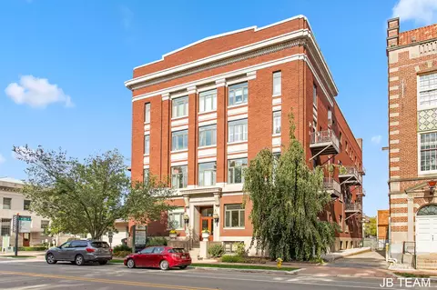 17 W 10th St #220, Holland, MI 49423