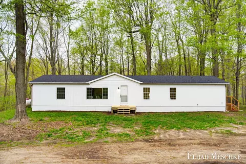 2910 Tobias Rd, Delton, MI 49046