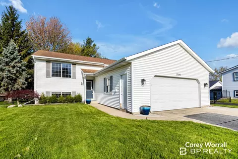7115 12th Ave, Jenison, MI 49428