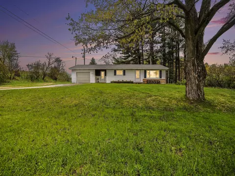24 E Polk Rd, Hart, MI 49420