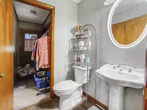 Bath - 24 E Polk Rd, Hart, MI 49420 photo 3 of 3