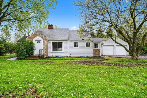 5610 Cascade Rd SE, Grand Rapids, MI 49546