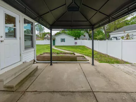 Exterior - 225 Clinton St, Mendon, MI 49072 photo 7 of 10