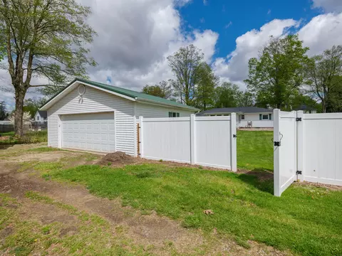 Exterior - 225 Clinton St, Mendon, MI 49072 photo 10 of 10