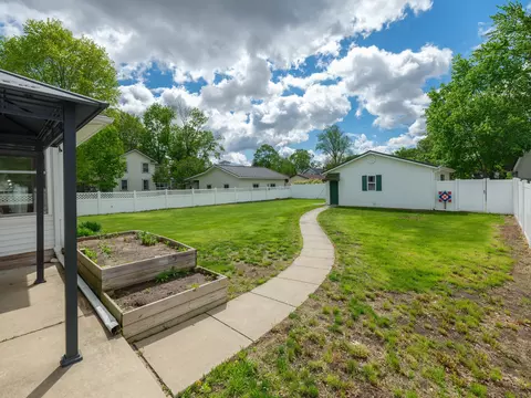 Exterior - 225 Clinton St, Mendon, MI 49072 photo 6 of 10