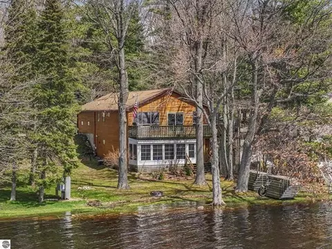 2301 E Lake Mitchell Dr, Cadillac, MI 49601