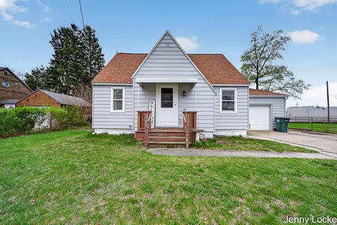 1059 Airport Rd, Norton Shores, MI 49441