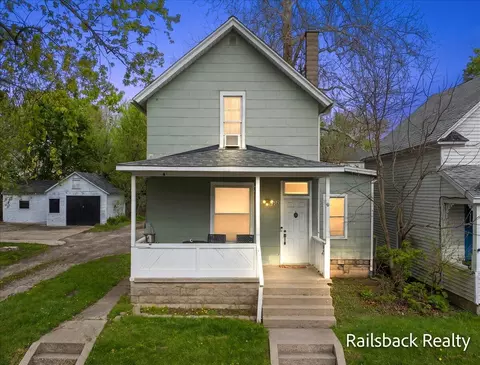 1302 Ford Ave NE, Grand Rapids, MI 49505