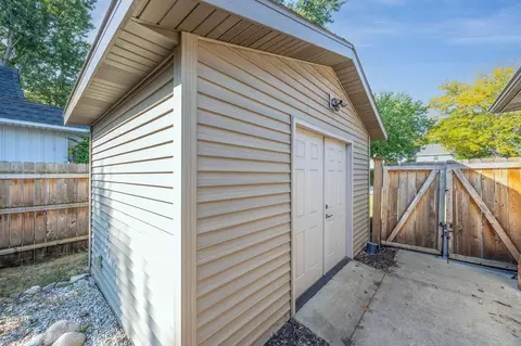 Exterior - 602 Oak Street St, Big Rapids, MI 49307 photo 5 of 9