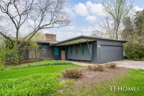 2914 Cascade Rd SE, Grand Rapids, MI 49506