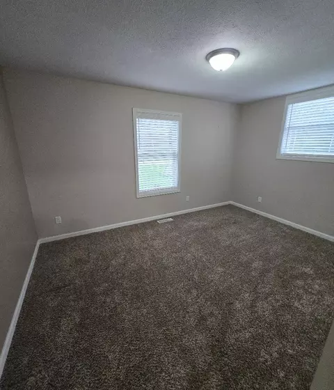Bedroom - 1000 Eley St, Otsego, MI 49078 photo 2 of 4