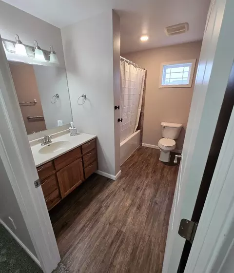Bath - 1000 Eley St, Otsego, MI 49078 photo 2 of 4