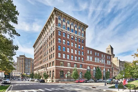27 Library St NE #403, Grand Rapids, MI 49503