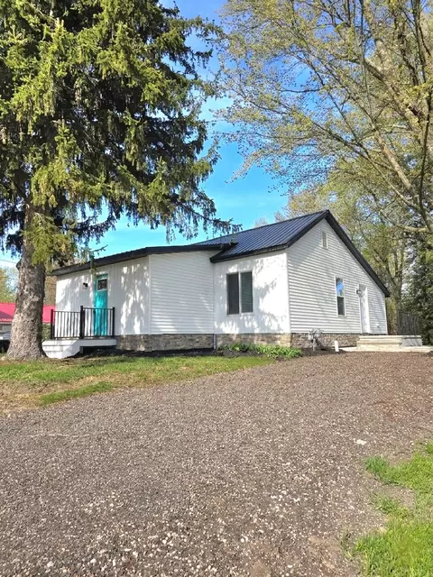 130 N 10th St N, Edmore, MI 48829