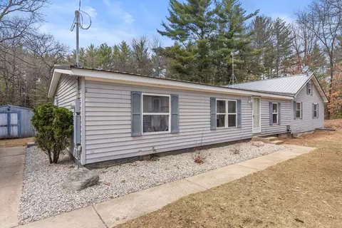 8233 Beech Ave, Howard City, MI 49329