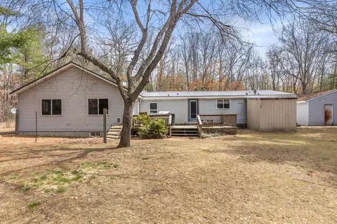 8233 Beech Ave, Howard City, MI 49329