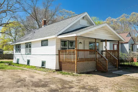 2017 7th St, Muskegon, MI 49444