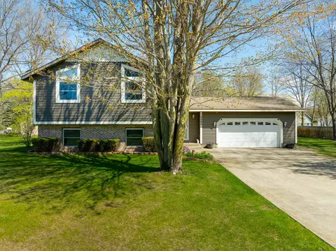 3382 Sunset Dr, Muskegon, MI 49444