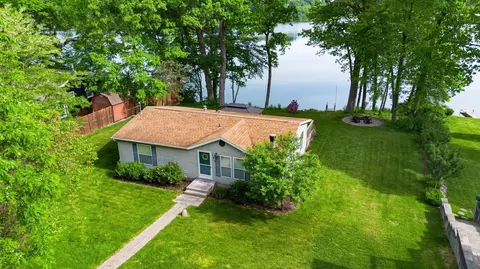 308 Lake Shore Dr, Cassopolis, MI 49031