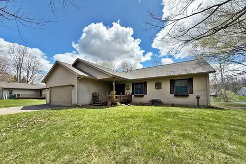 8917 Longview Dr, Canadian Lakes, MI 49346